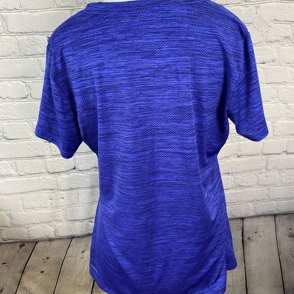 Reebok Athletic Shirt size Large - Picture 4 of 6